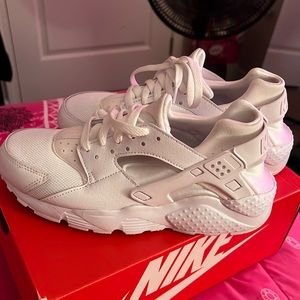 Nike huarache run (gs) like new only been wore once